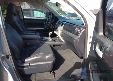 2017 Toyota Tundra Trd Pro 5.7L V8 z USA, uszkodzony, nr VIN 5TFDW5F16HX584940